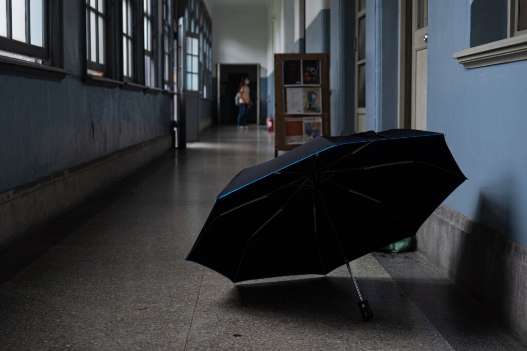 學生在求學期間難免對人生感到迷惘，希望可以找到未來出路，有些人甚至在高壓的環境下，出現身心失衡的狀況。（攝影／王崴漢）