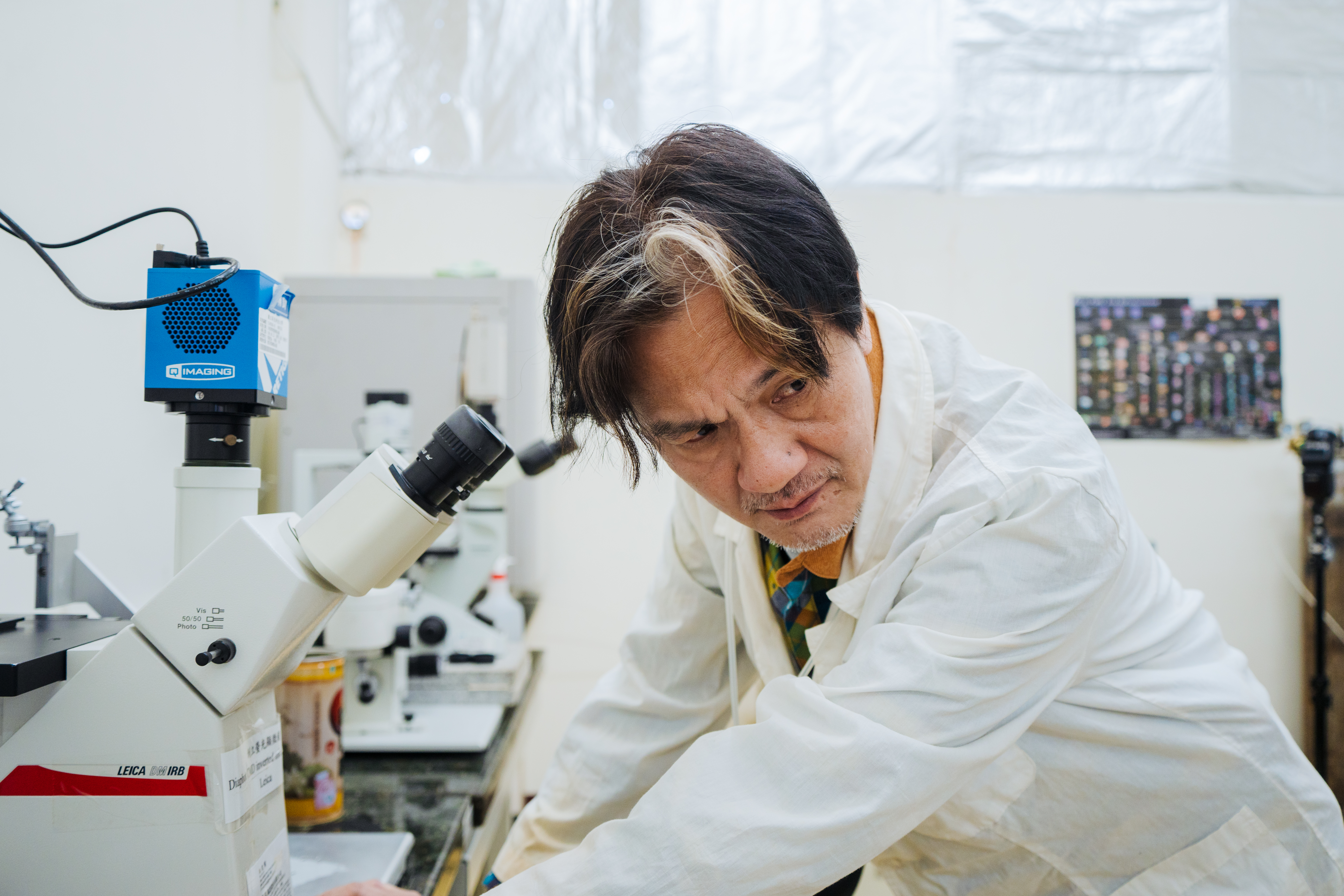 沈朋志是複製科學先驅，努力追求突破，但見到複製牛的解剖情況，讓他對是否繼續感到遲疑。（攝影／王崴漢）