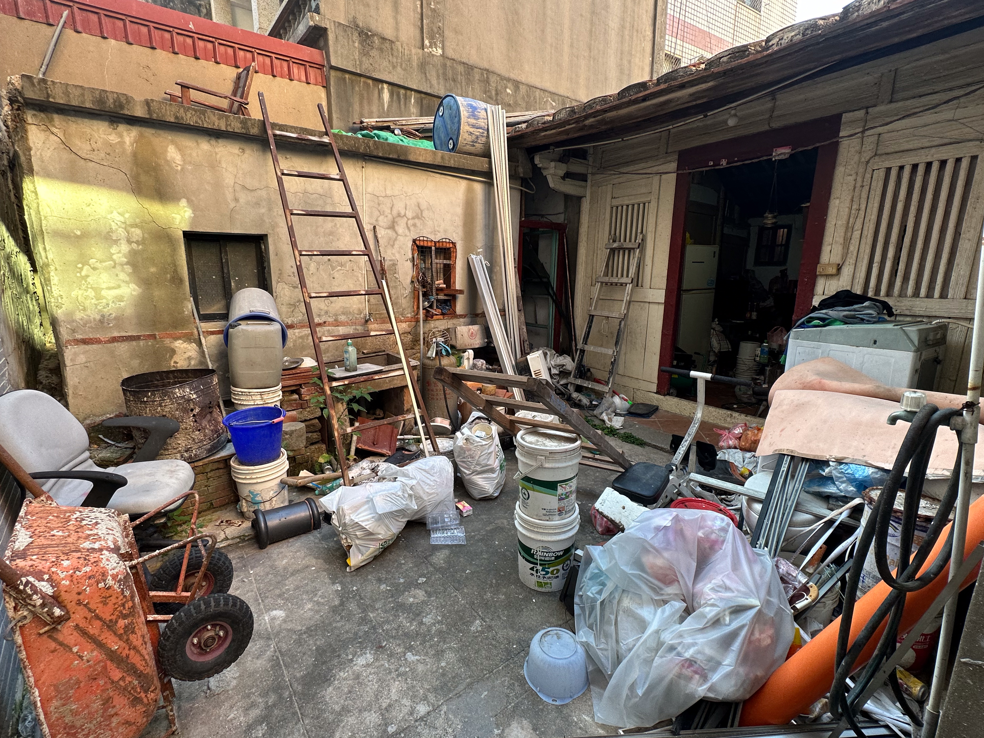 徐志雲少年時期居住在月租800元的房子，如今已被廢棄。（圖片提供／徐志雲）