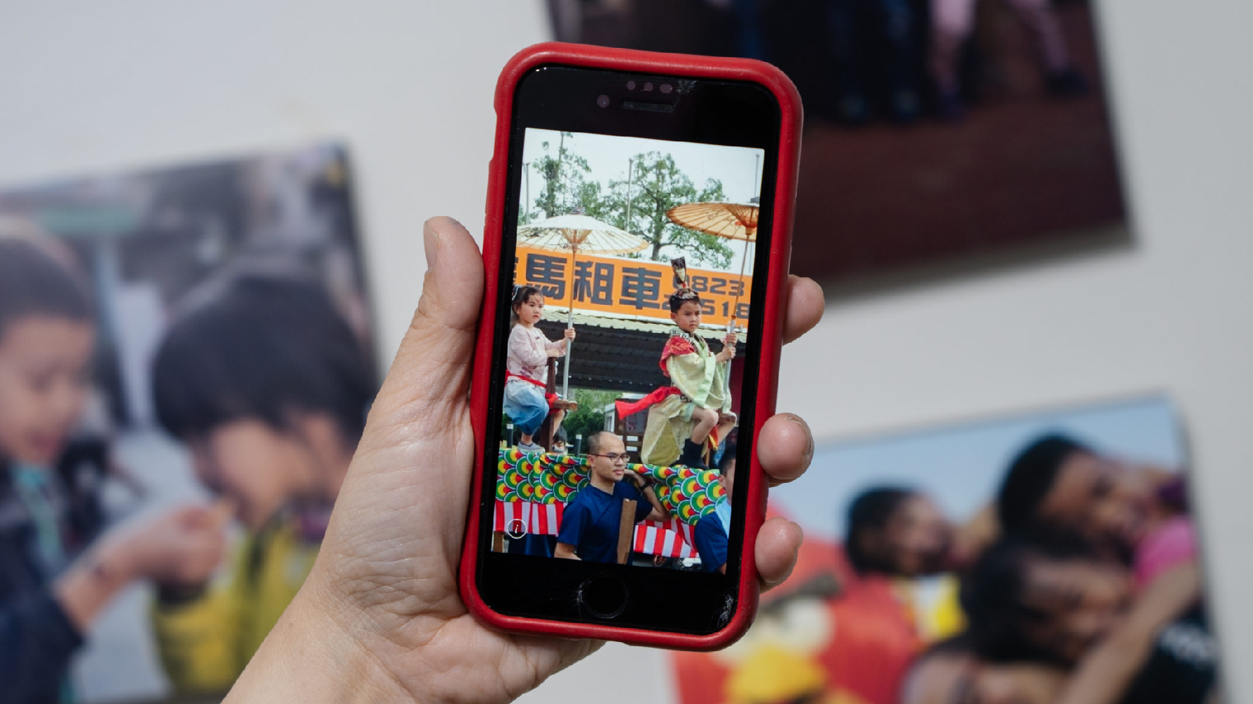 金鼎國小學生朱辰浯曾與家人參與遶境。朱辰浯打扮成古代丞相，由父親負責扛抬，這是迎城隍具代表性的「蜈蚣座」活動。