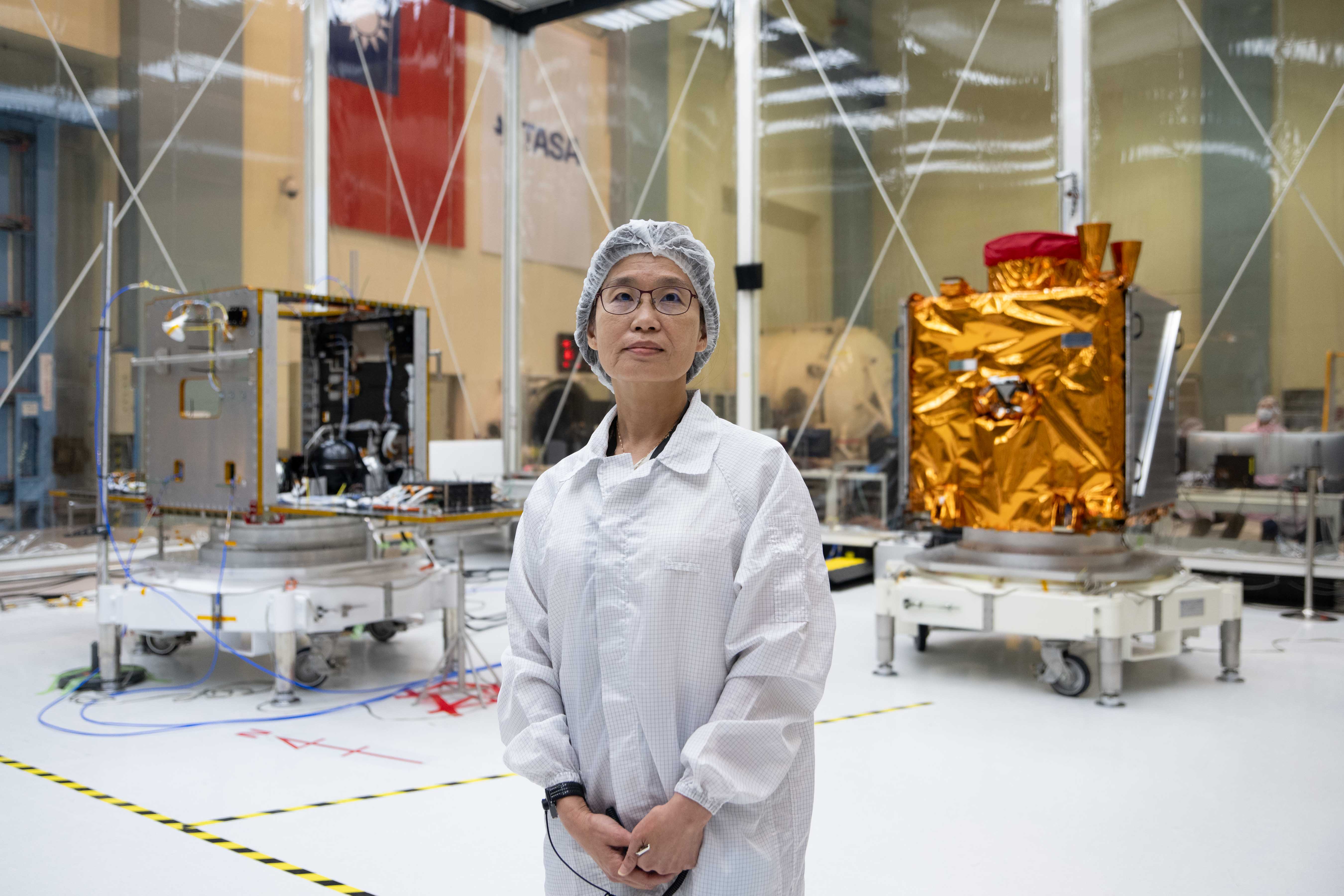 信任團隊、耐心理解操作衛星的知識與原理，是劉小菁在艱難的太空路上一直堅持的心法。（圖片提供／國家太空中心）