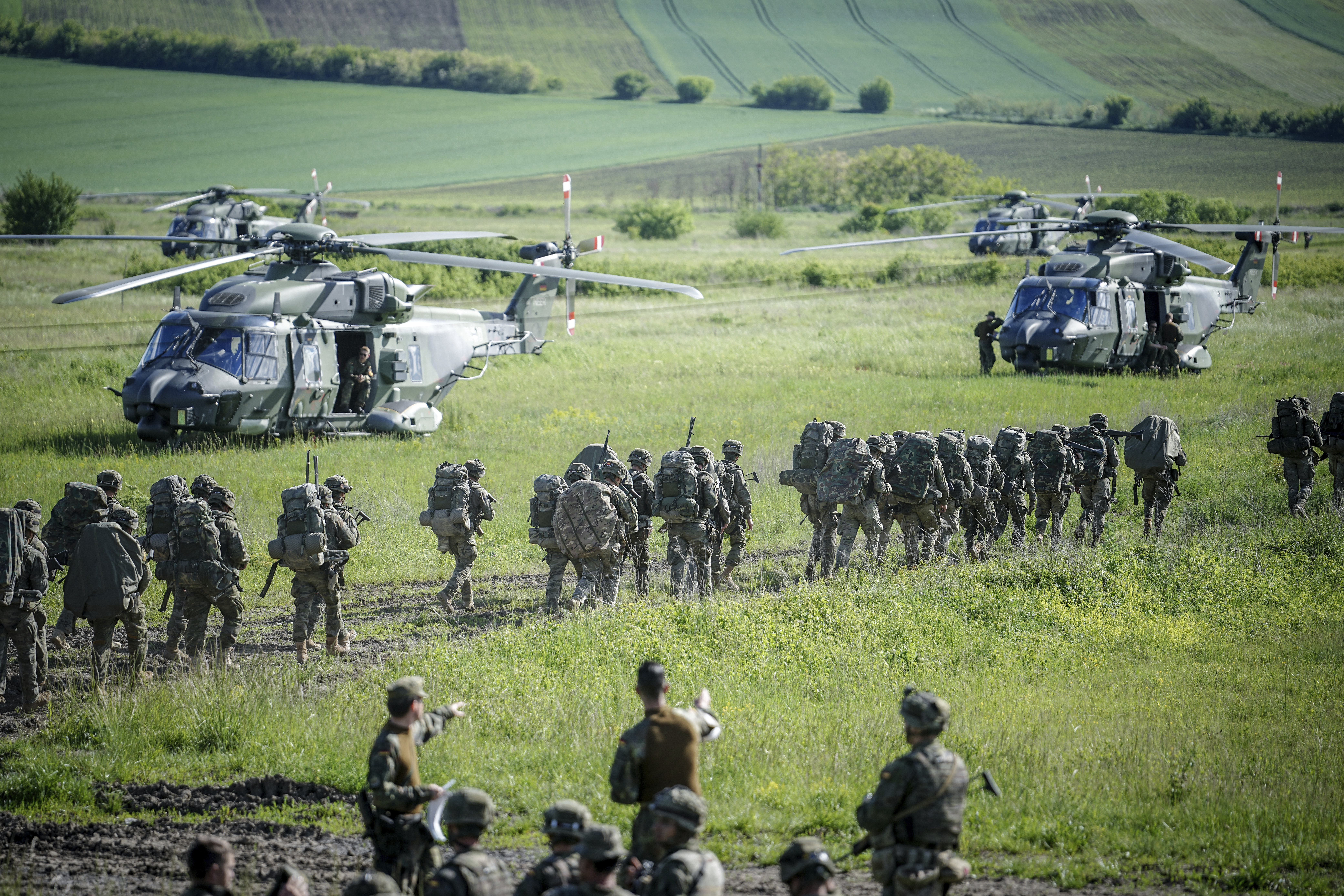 2024年5月14日，德國聯邦國防軍（Bundeswehr）和其他北約的同盟國一起參加了「迅速反應」空降演習。北約稱此次演習為第二次世界大戰以來規模最大的空降行動。（攝影／Kay Nietfeld／dpa／AP Images）