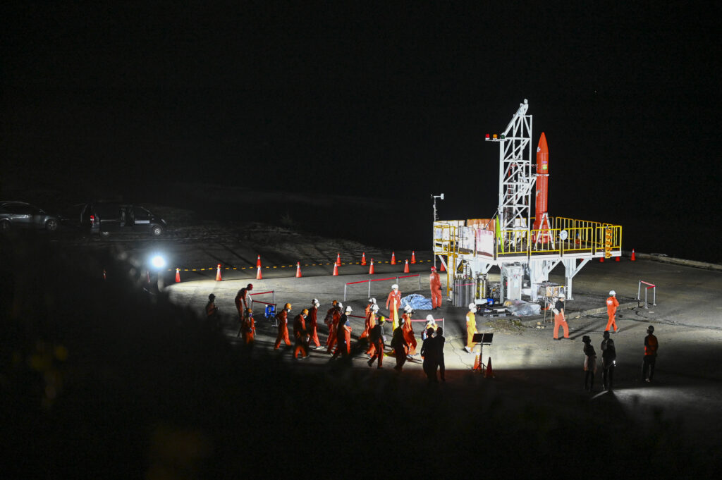 HTTP-3A火箭發射前一日晚間10點,ARRC成員前往屏東旭海發射場準備。(攝影/林彥廷)