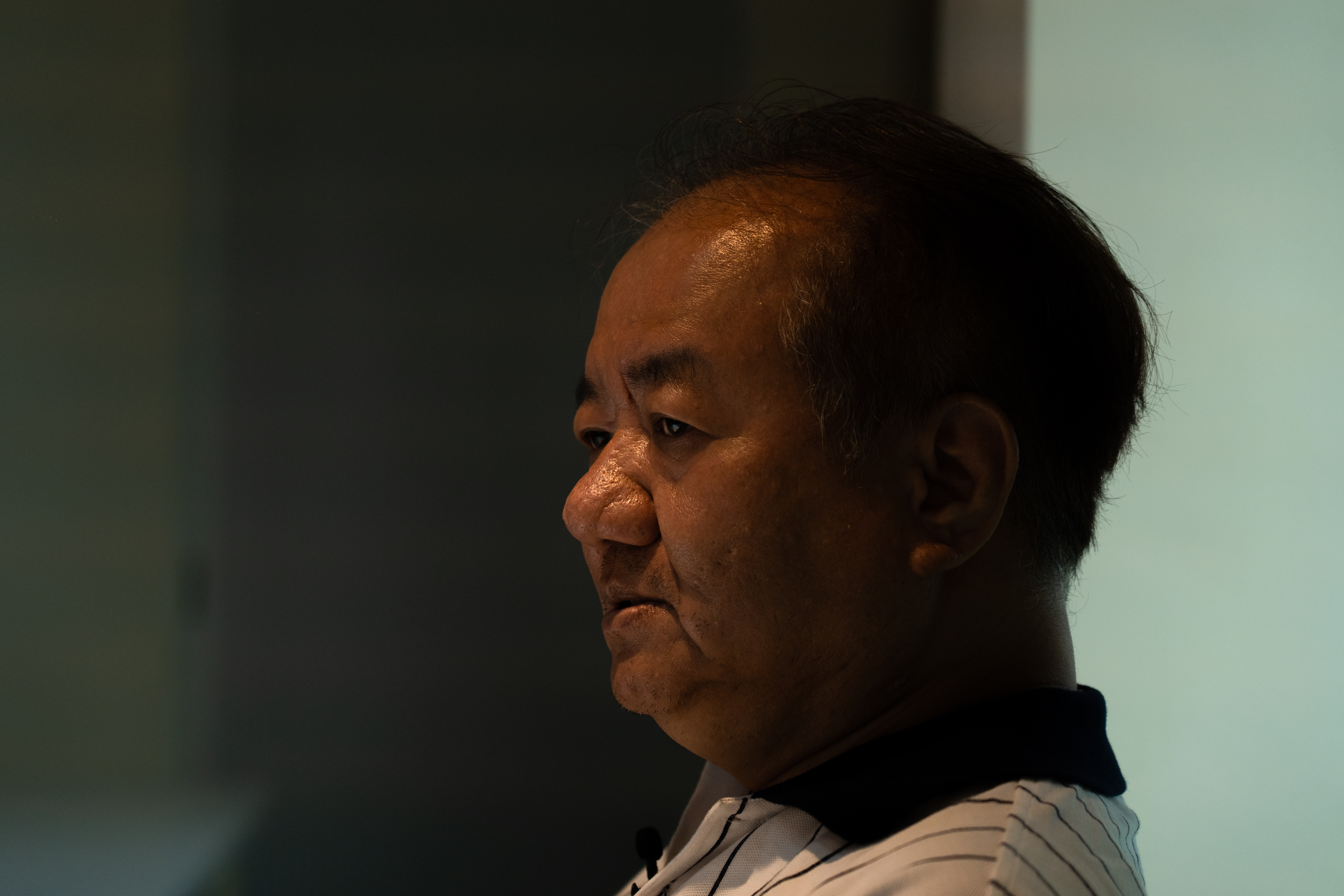 30多年來,陳志明的雙眼目睹了社會乏人問津的黑暗面,他所直面的殘酷,並非一般人能輕易想像。(攝影/陳曉威)