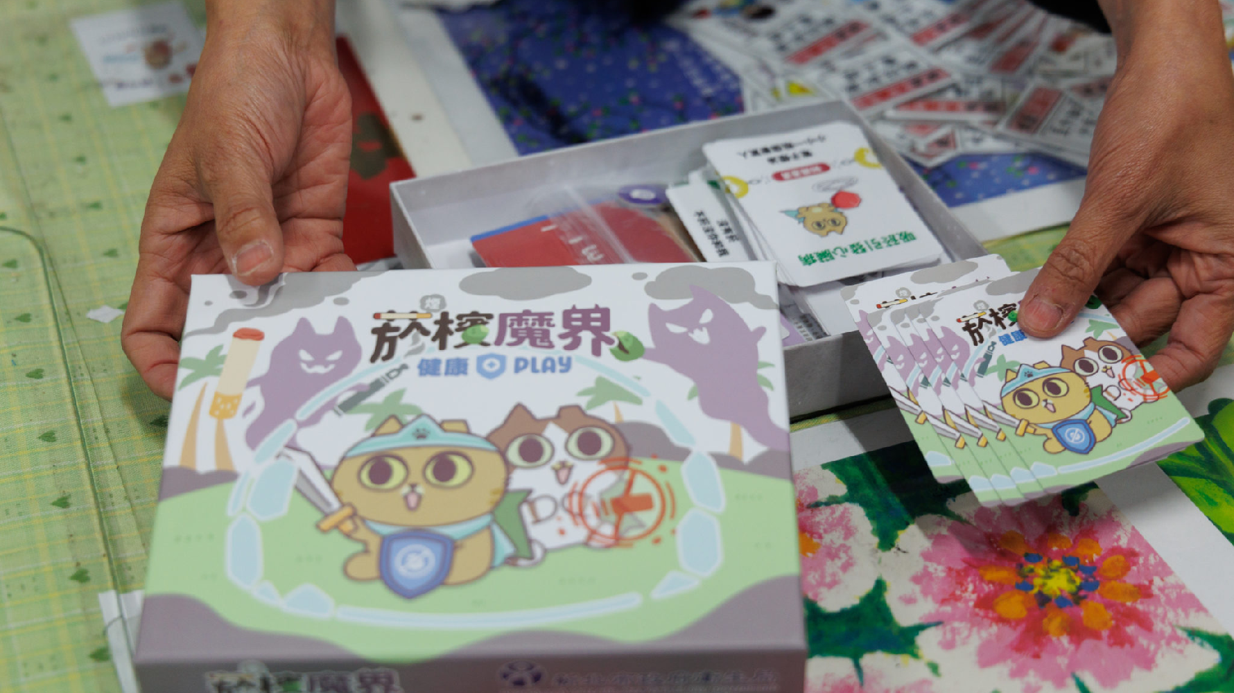 龍芝寧參與新北市政府衛生局「菸檳魔界 健康PLAY」的桌遊設計，將菸品、檳榔的健康知識融入遊戲當中。（攝影／鄭宇辰）