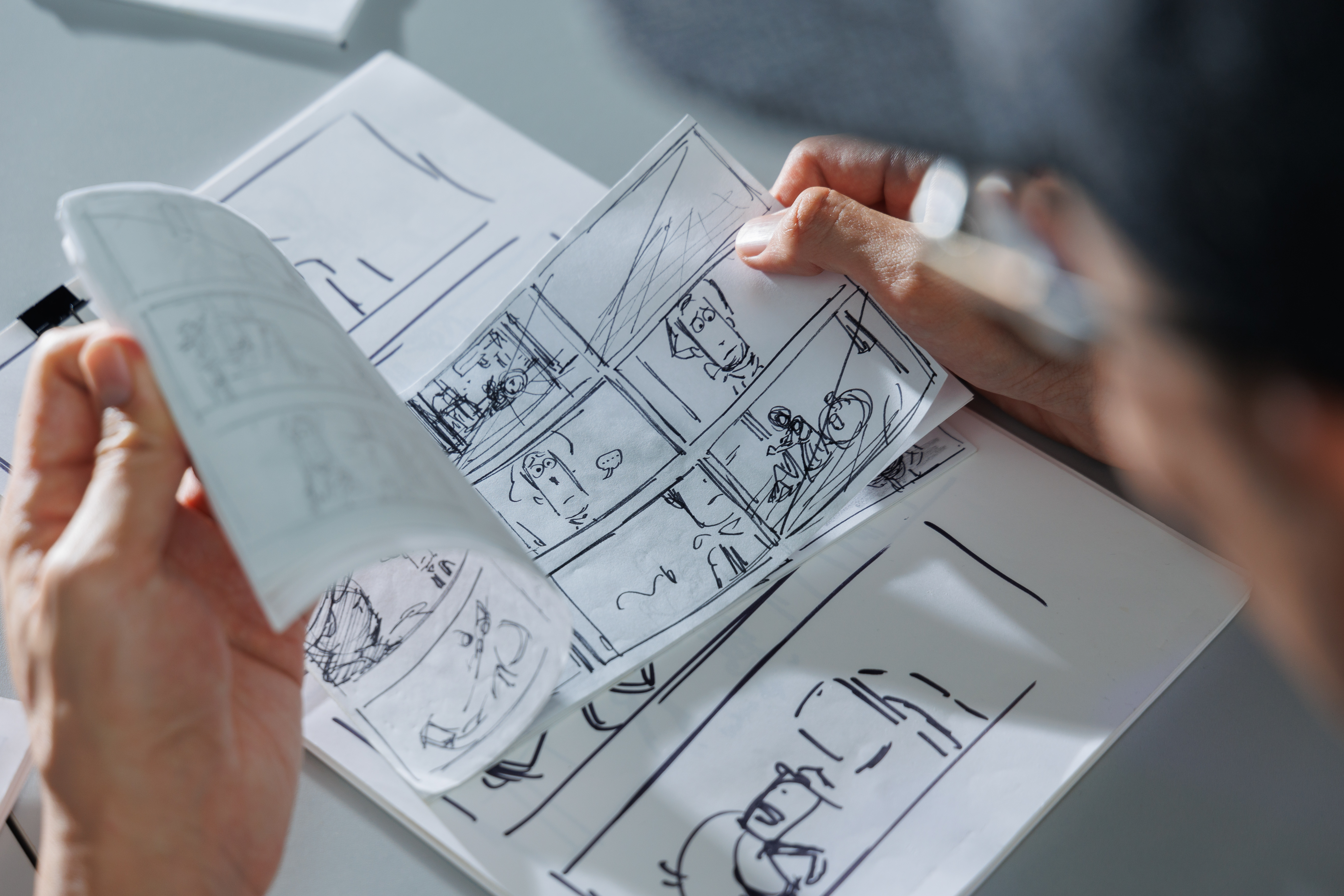 張永翰曾參與多部動畫片的分鏡製作，他發現以前看的武俠小說、漫畫、電影，讓自己慢慢培養出說故事的技巧。（攝影／鄭宇辰）