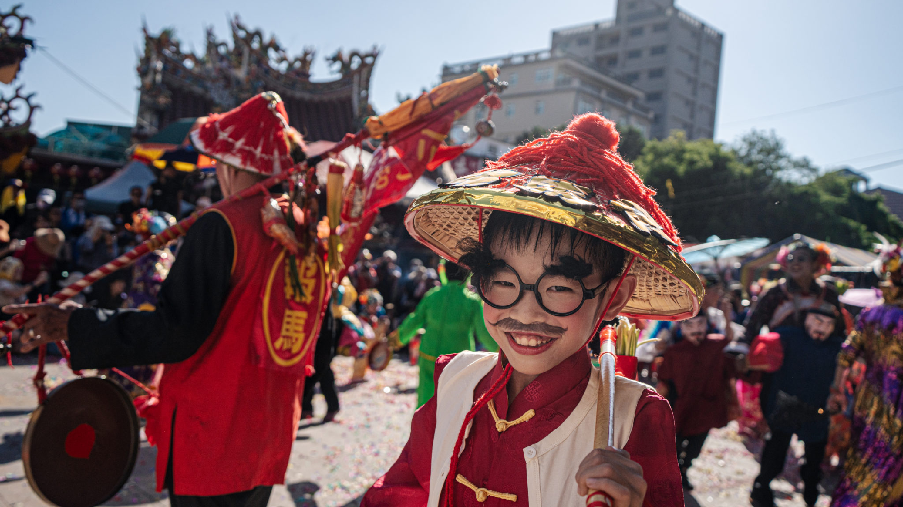 金城鎮的4個門里各有其代表的表演，這些表演由居民自發性地籌組、排練，每年於迎城隍演出。在地人不分老少皆投入其中，讓金門迎城隍成為台灣具代表性的大型民俗祭典。