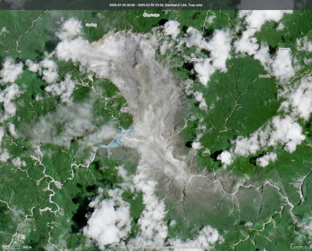 透過衛星遙測影像判讀，林保署於7月25日確認馬太鞍溪上游崩塌面積約500公頃，形成18公頃左右的堰塞湖。圖為歐盟哥白尼計畫的衛星當日拍攝的馬太鞍溪上游影像。（圖片來源／European Union, contains modified Copernicus Sentinel data 2025）