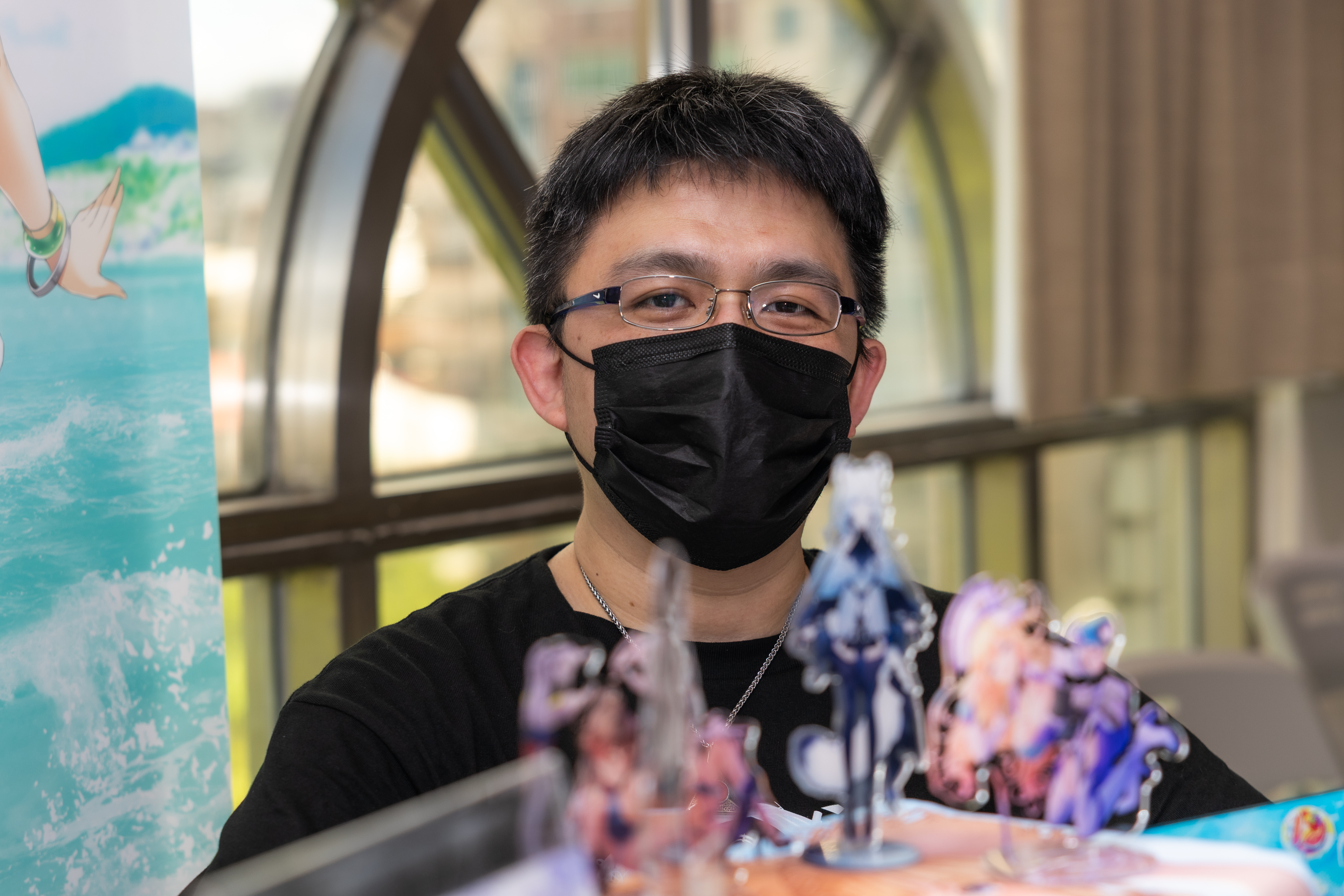 FKL是資深的台V粉絲,看V的過程就像重返少年時期,實現與動畫角色互動的幻想。(攝影/蔡昕翰)