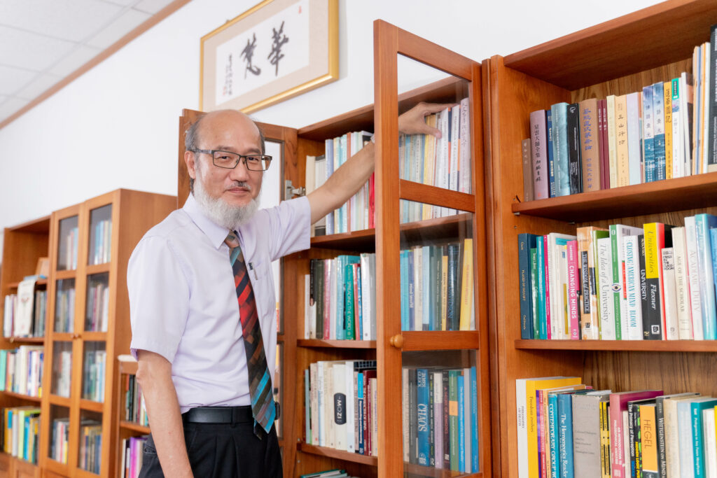 華梵大學校長林從一指出，學生應跨領域學習，並深化自己感興趣的領域，進而實現自我價值。（攝影／許𦱀倩）