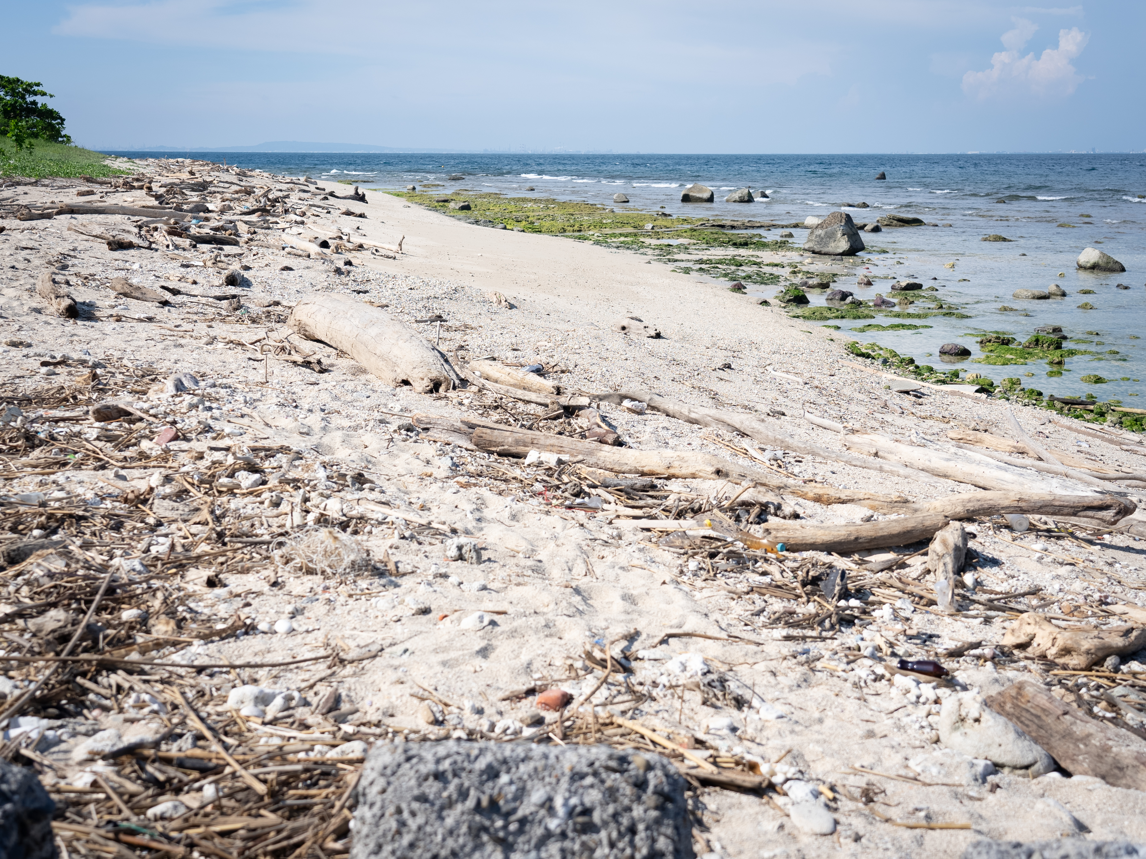 環境被破壞的漁埕尾潮間帶。（攝影／蘇淮）