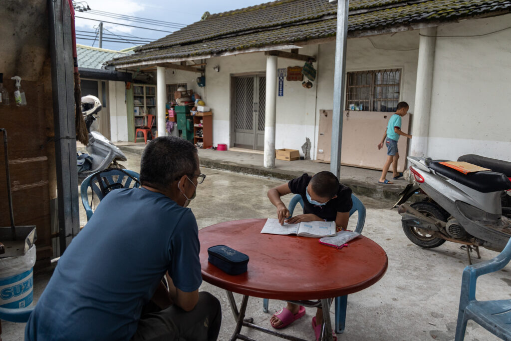 想要改變家庭先天環境不容易，但專家認為可以改善學前教育做法，從小逐步打開孩童的視野。（攝影／鄭宇辰）