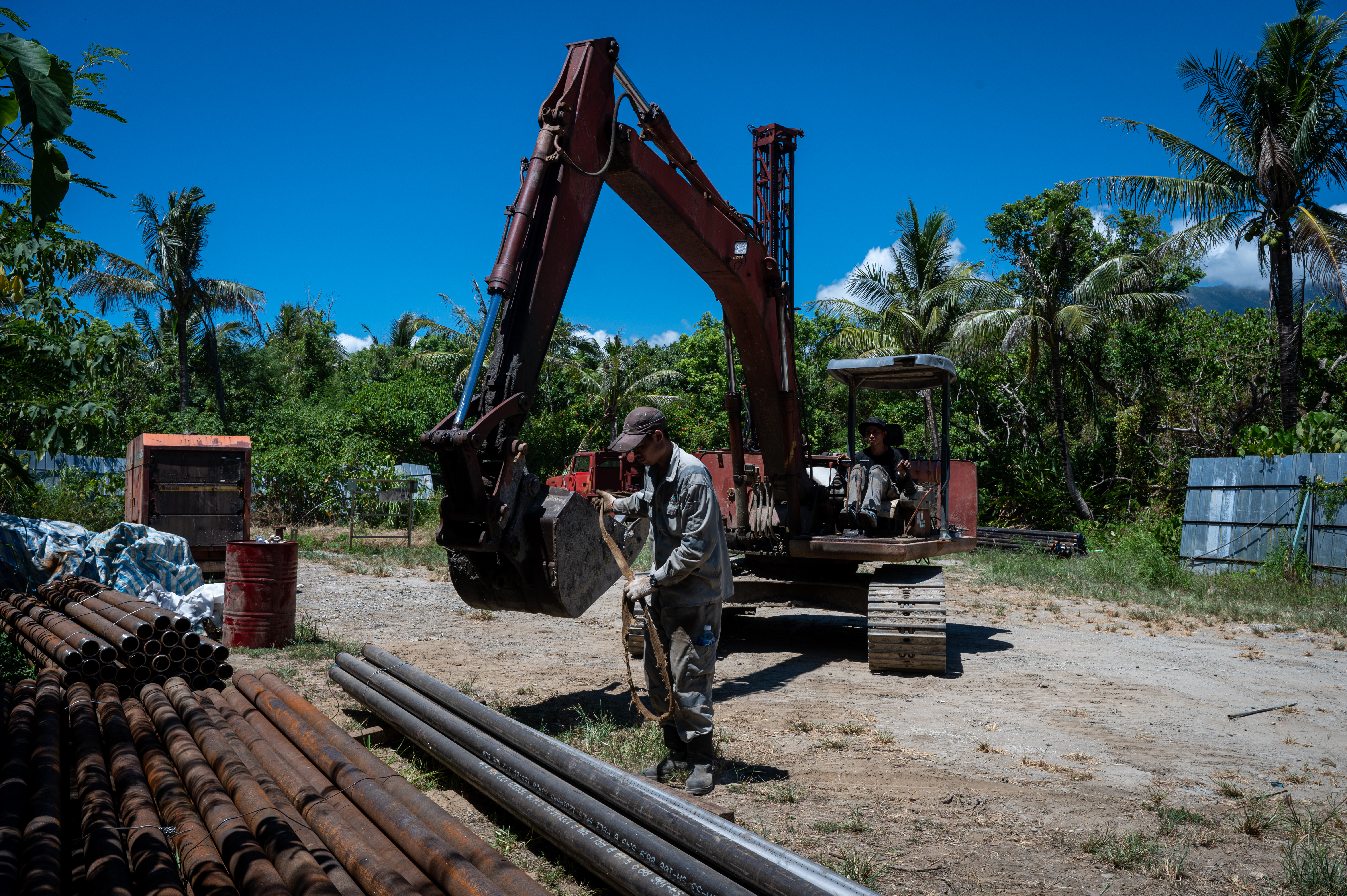 取岩心的工作團隊。（攝影／林彥廷）