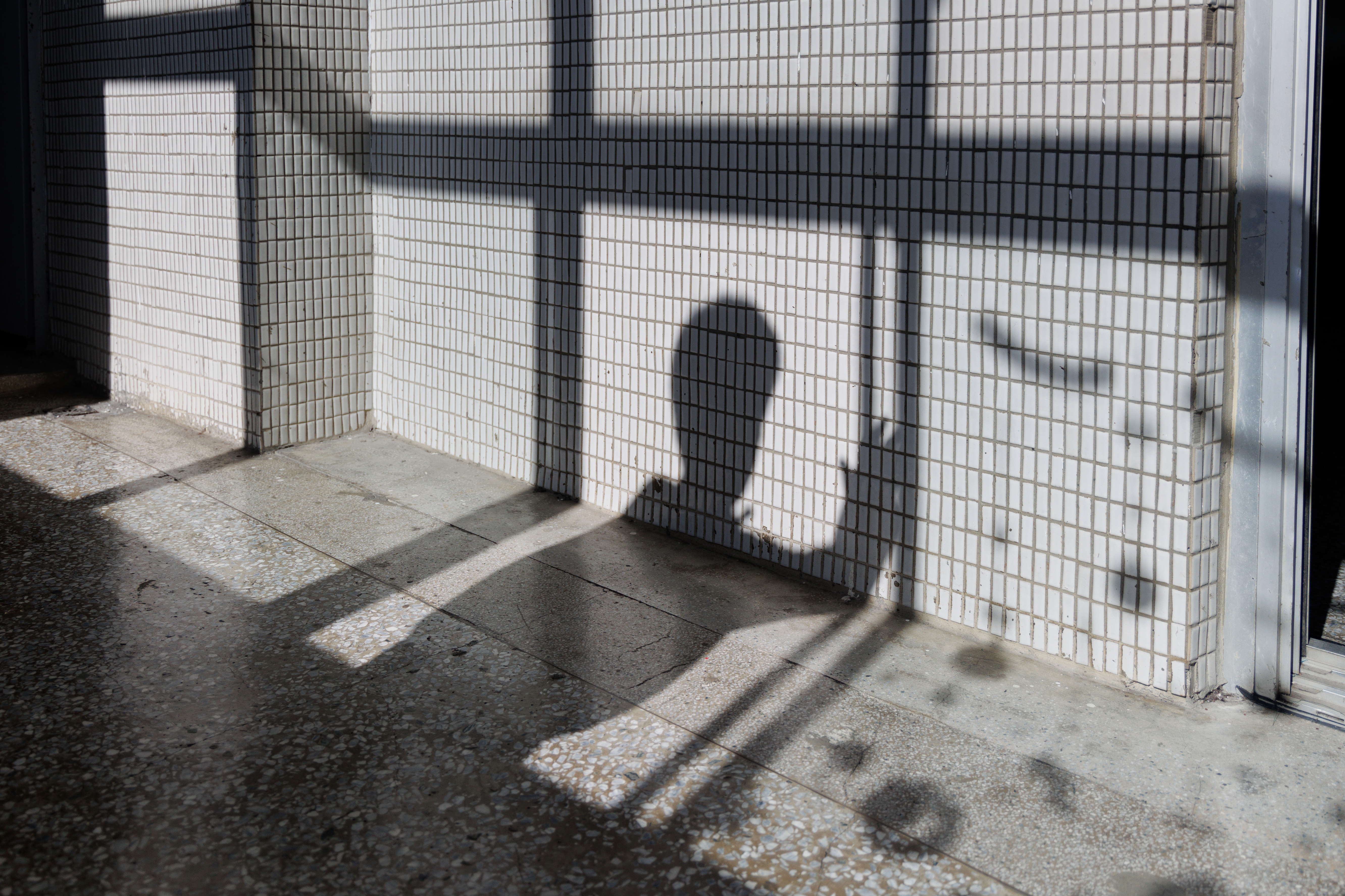 要讓小學生說出心裡話並不容易,輔導老師需設計各式課程,耐心引導。(攝影/鄭宇辰)