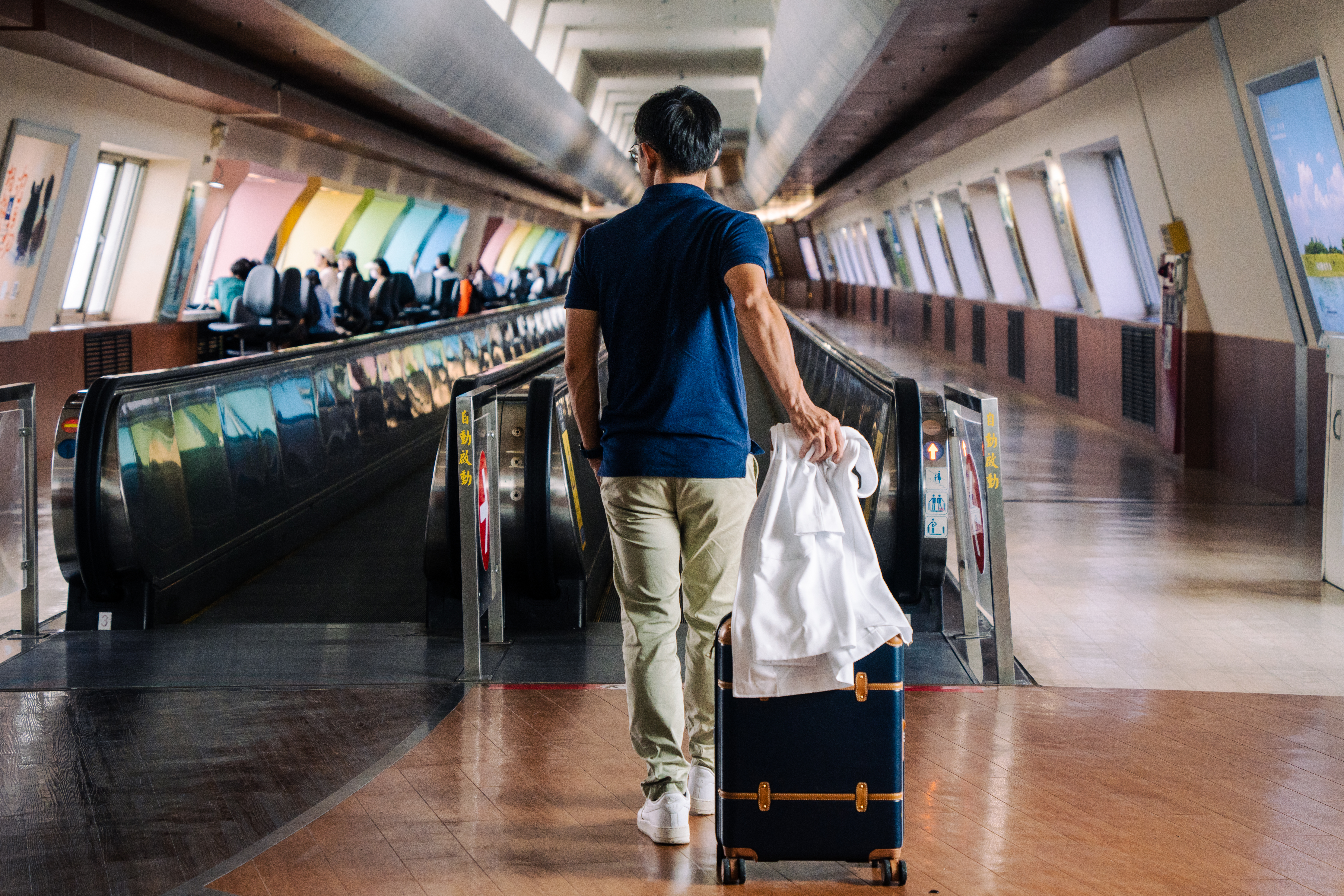 森森和妻子想搬到生活壓力更小的地方，即使收入減半、生活開銷更高，也希望能換取更自在的生活。（攝影／王崴漢）