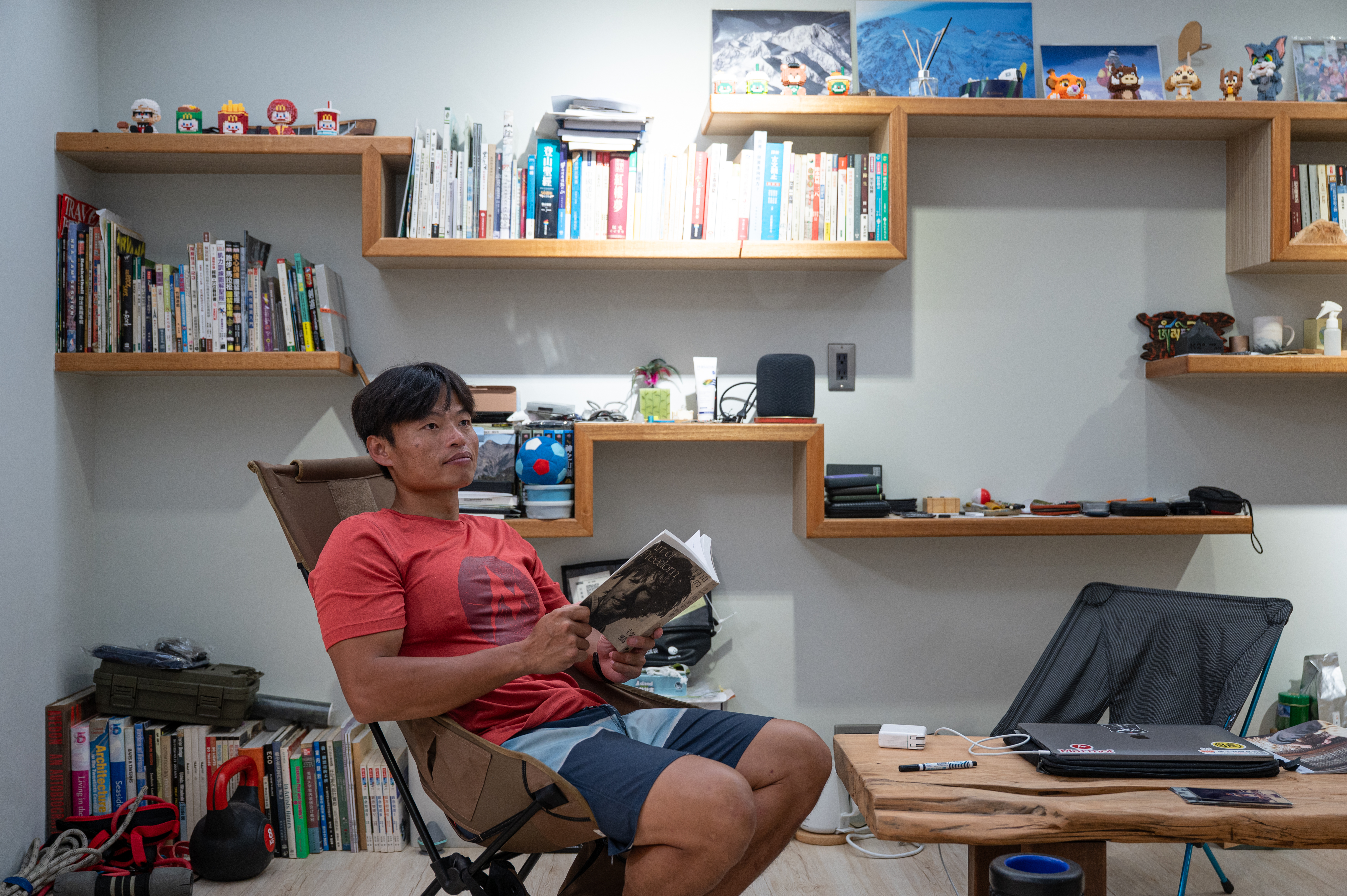 曾被認定「智力不足」的呂忠翰並不自餒，努力探索適合自己的學習方式。（攝影／林彥廷）