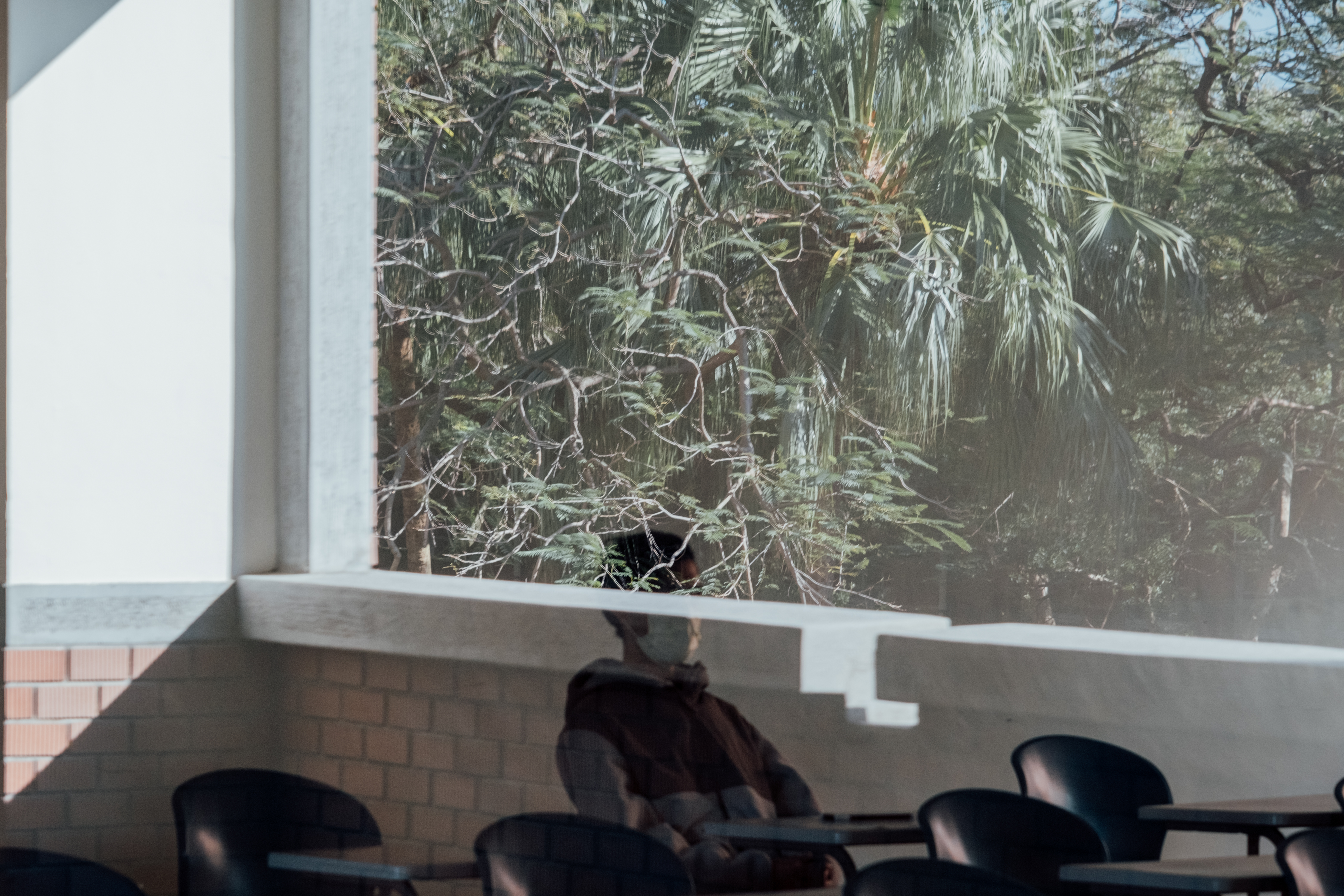 2024年1月，嘉源參加大學學測，到台大特殊考生考場確認教室、環境和考試座位。（攝影／余志偉）