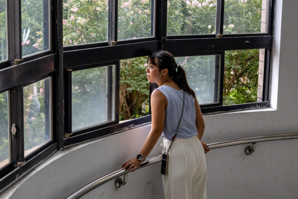 升學與社團活動,是學生生活的兩大課題。在高三,楊婷雅決定將重心放在學業,但仍對公共事務參與抱有熱忱。(攝影/蔡昕翰)