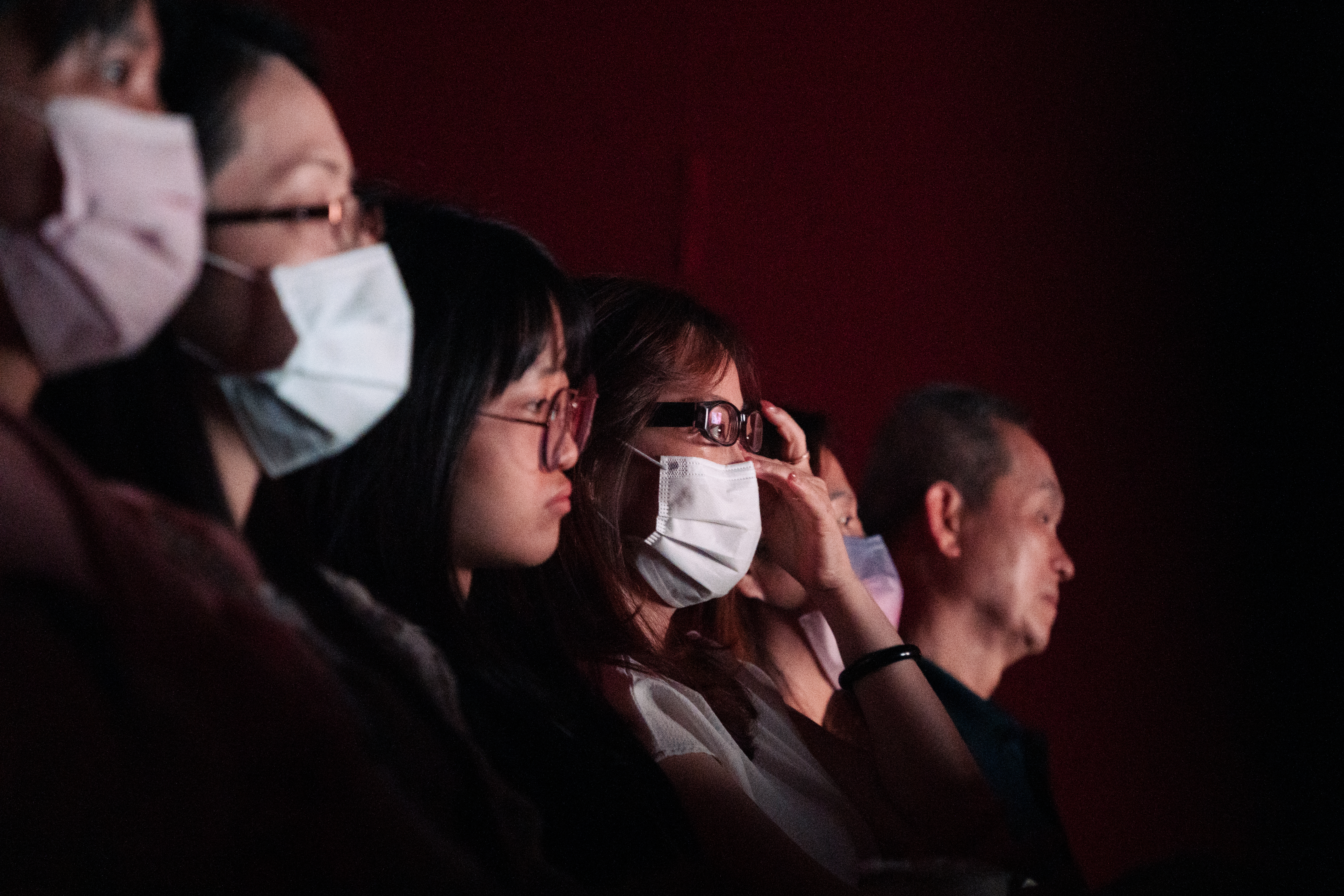 放映途中，不少觀眾被嘉源的抗癌日記感動得熱淚盈眶。（攝影／王崴漢）