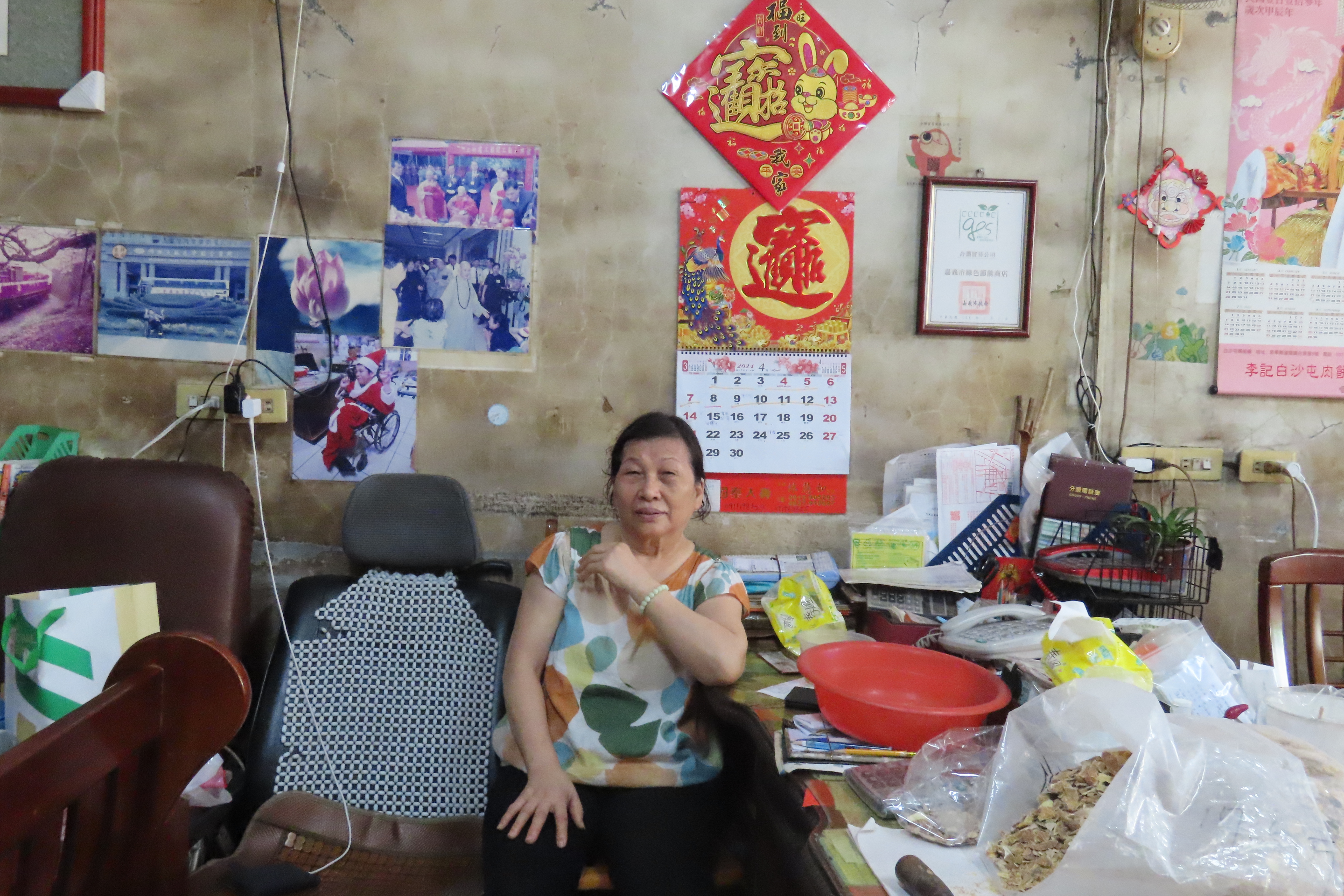 益昌山產行老闆娘曾彩戀。（攝影／郭漢威）