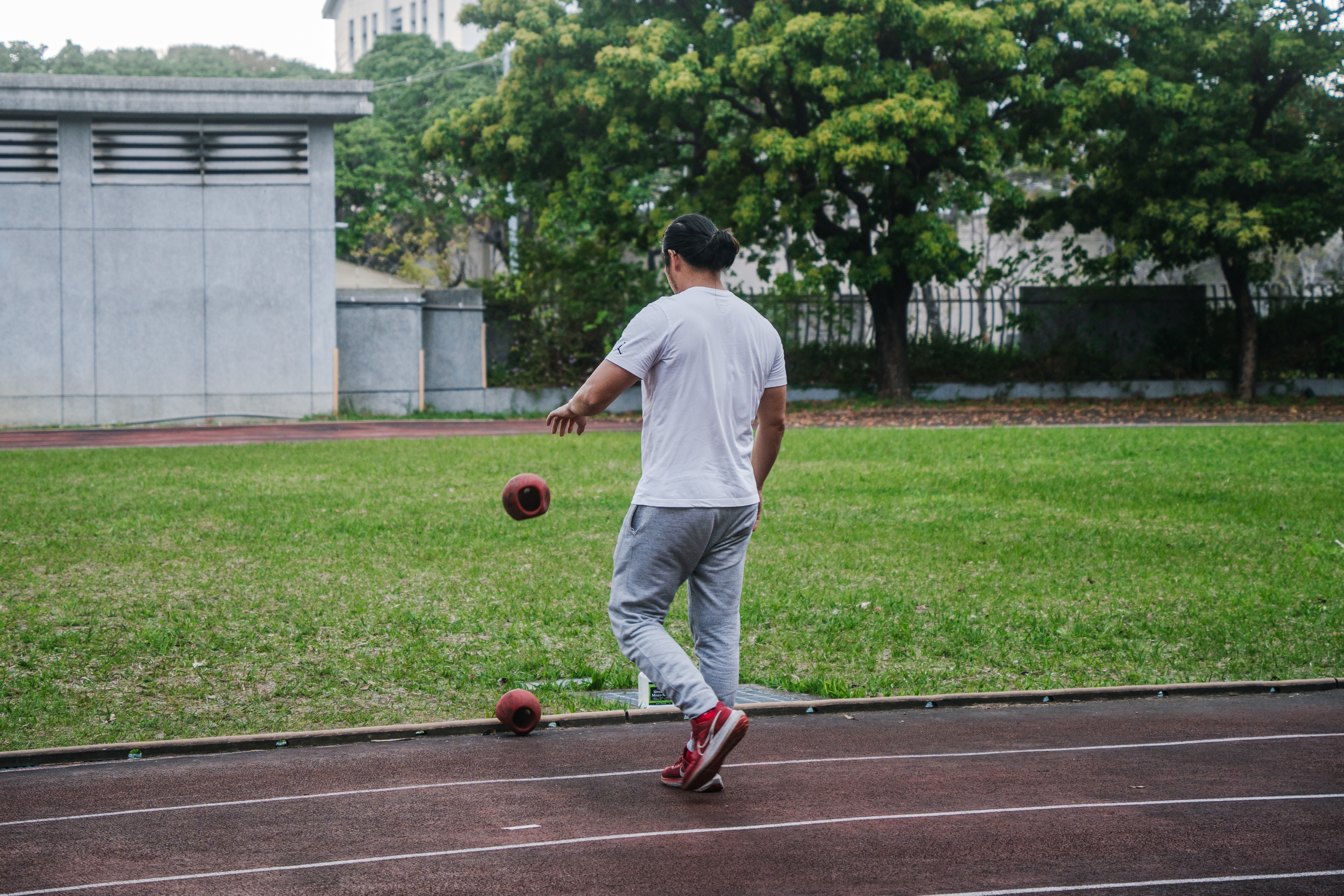 安慶隆於2009年比完台北聽奧後全心投入教職,他健壯的身形,是當初作為頂級運動員拚了命訓練的最佳證明。(攝影/王崴漢)