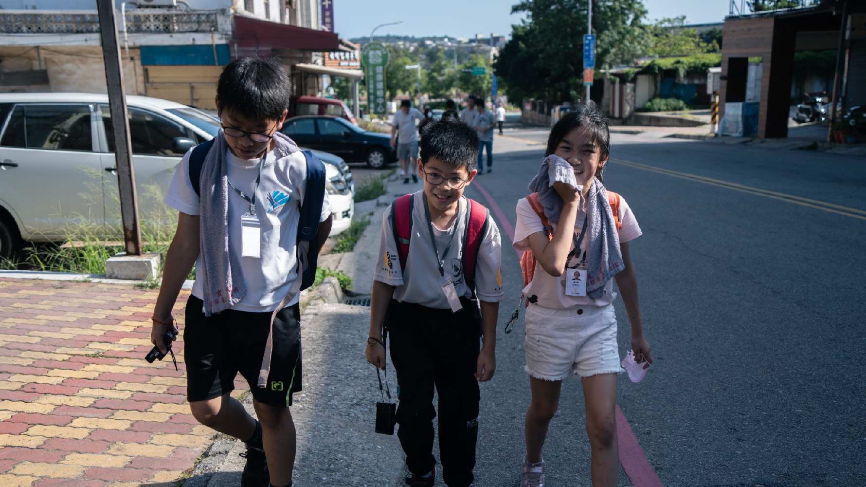 從踩街、迎鑼鼓，到迎城隍，金鼎國小的記者花數日跟著遶境隊伍，反覆繞了好幾趟金城鎮。
