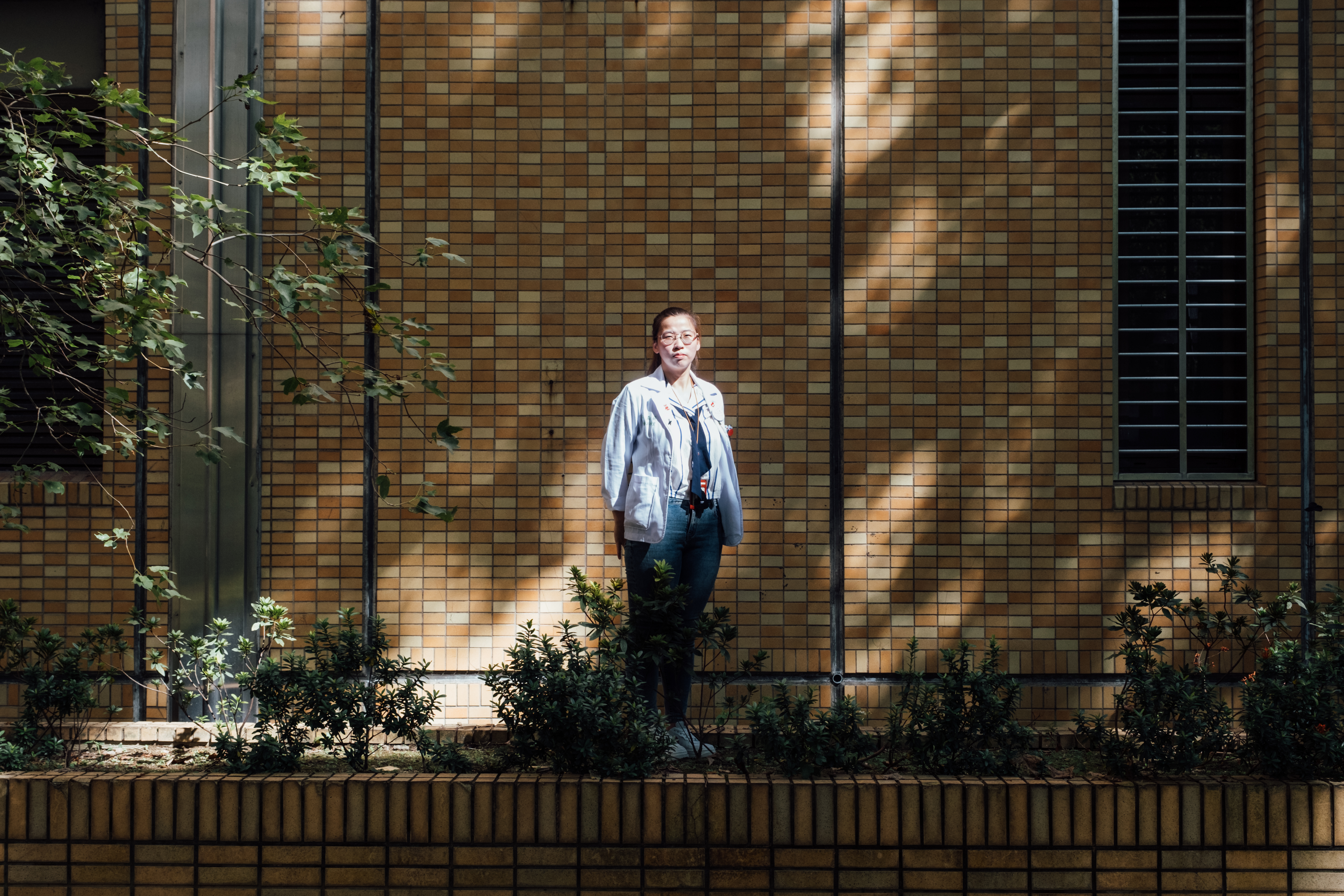 照顧癌症病童，是一群人合力才辦得到的事，雖然這個工作壓力很大，蔡孟茹自己也有瀕臨崩潰的時候，但每次事件都能讓自己成長更多。（攝影／余志偉）