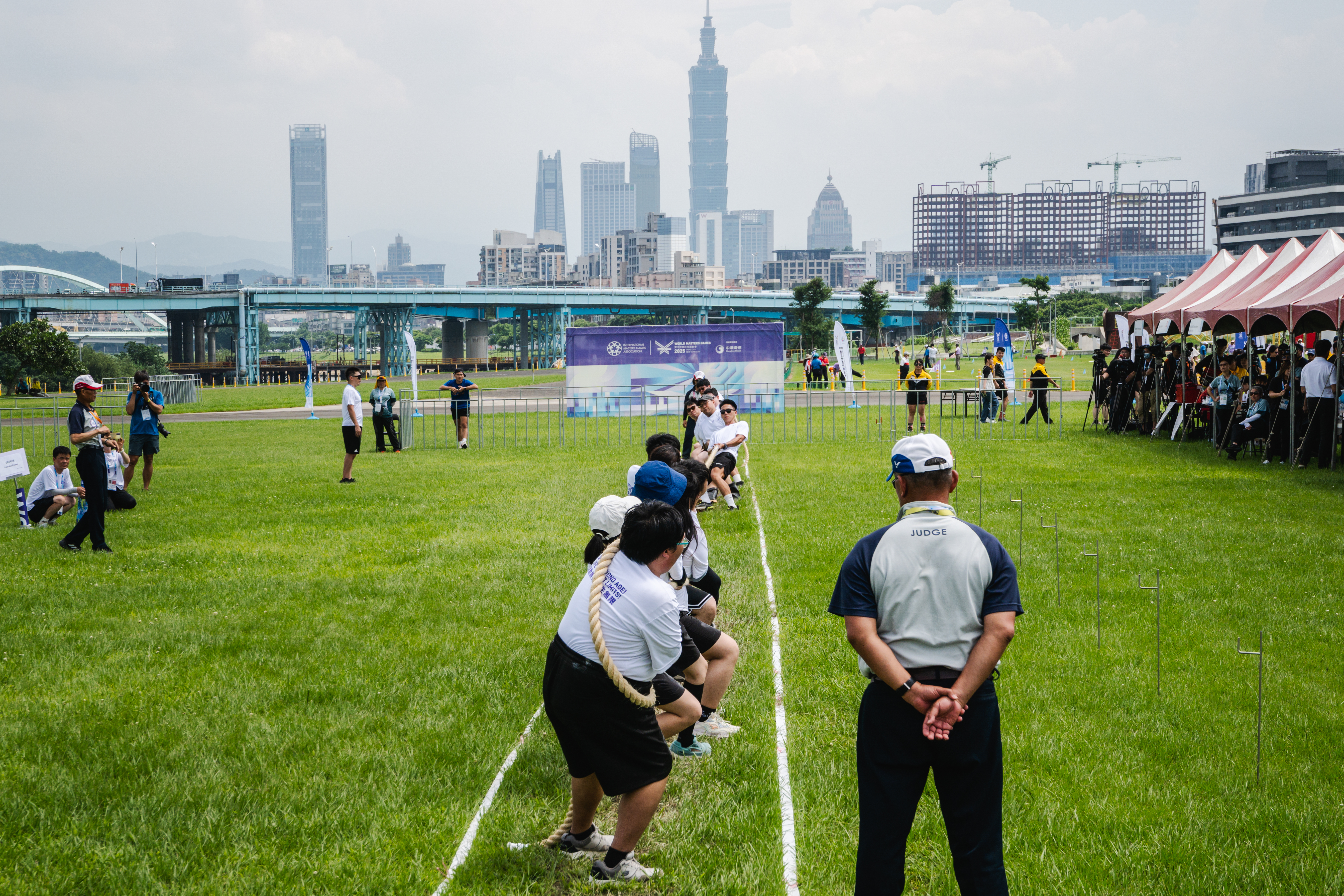 2025年5月22日，世壯運室外拔河賽事在台北市觀山河濱公園自由車練習場舉行。（攝影／謝佩穎）