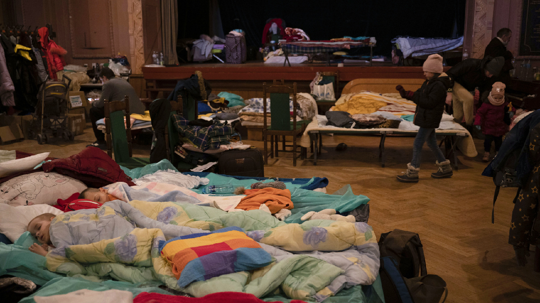 波蘭東南方的城市普熱梅希爾（Przemyśl），是波烏兩國來往的重要交通關卡。在戰爭爆發後，此地湧入大量逃難的烏克蘭民眾，而地方議會會堂如今已作為難民收容中心使用。（攝影／楊子磊）