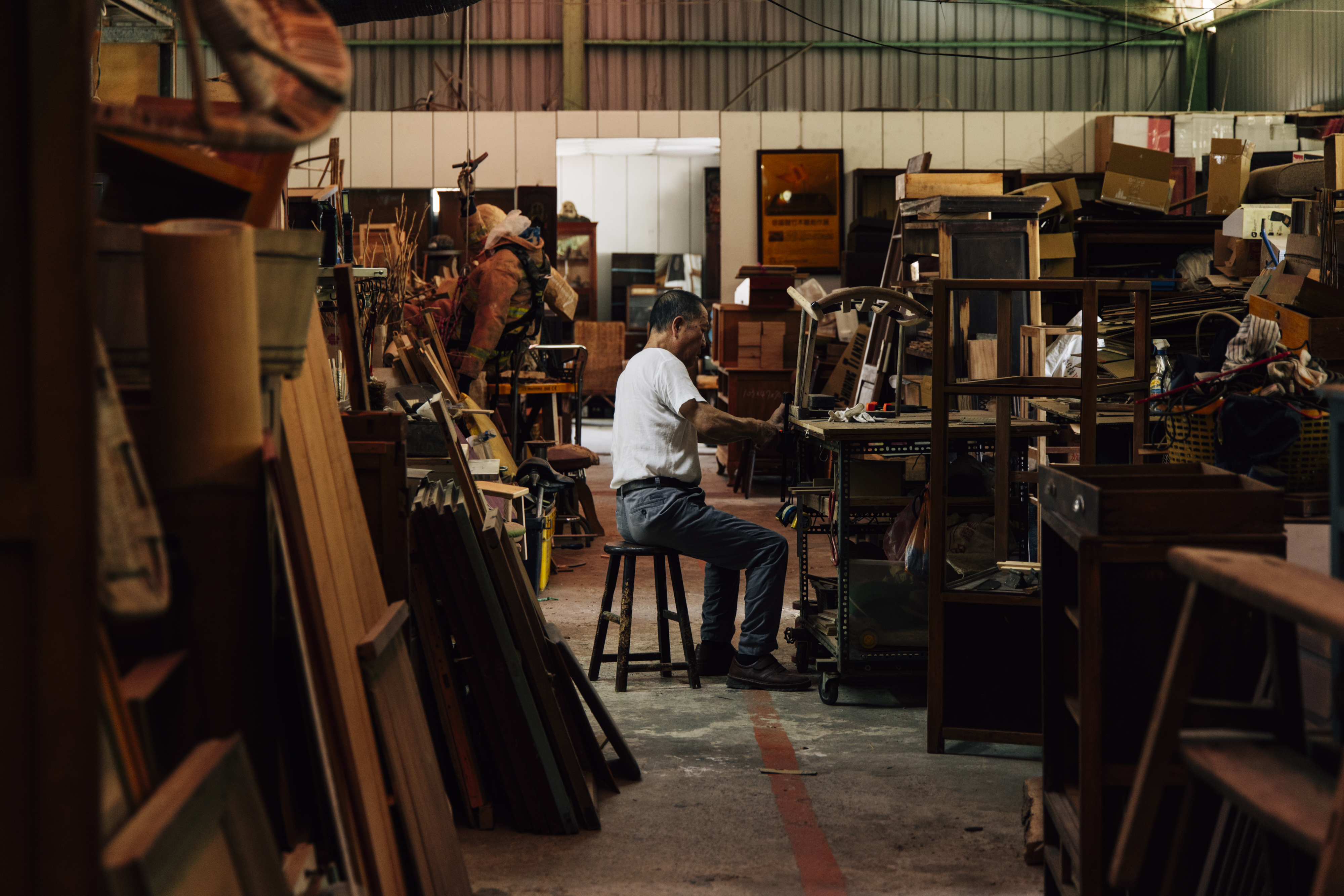 徐旭儀的父親、也是木雕師傅徐國聲。（攝影／林致宇）