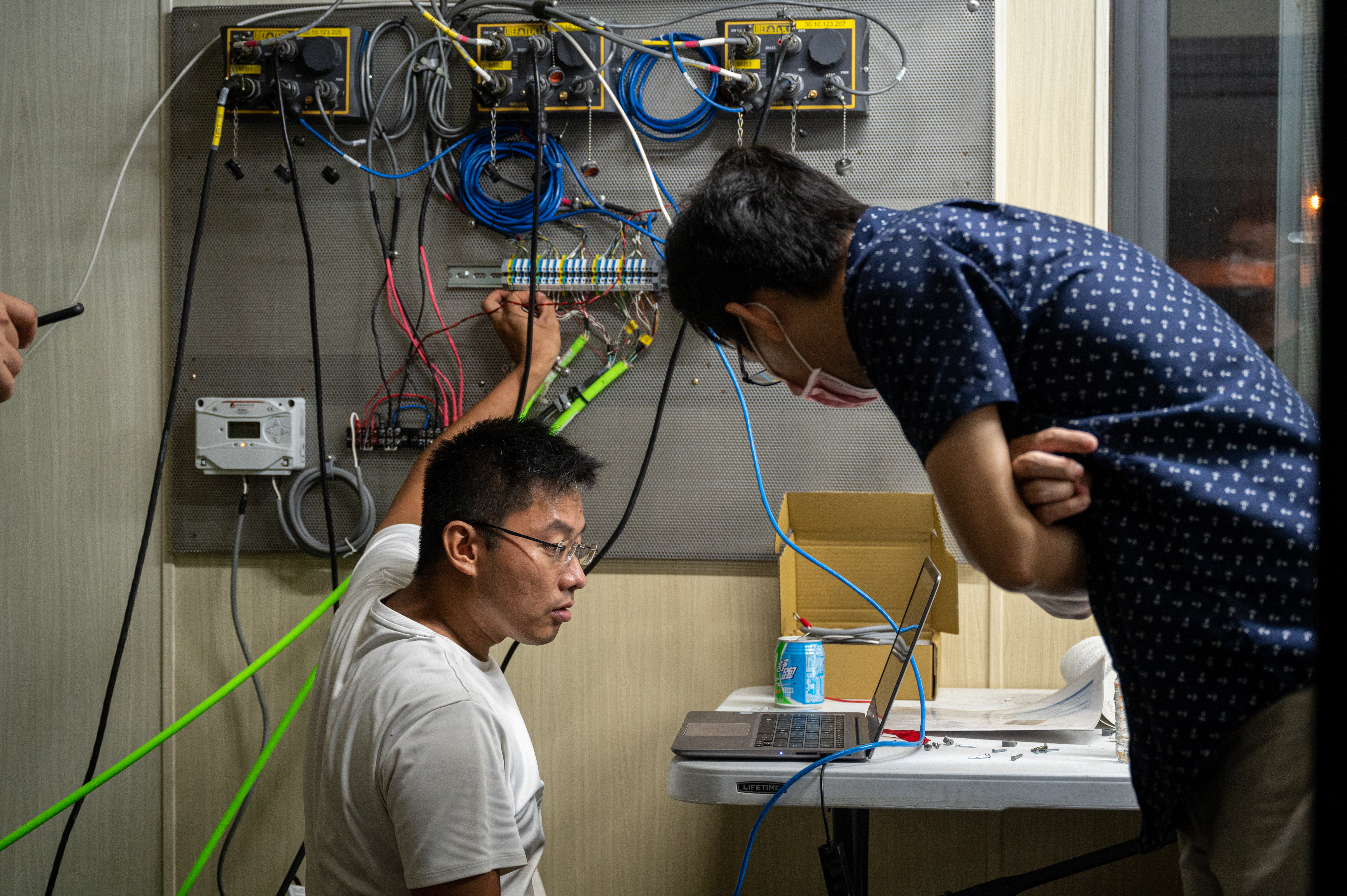 地震儀與系統接通。(攝影/林彥廷)